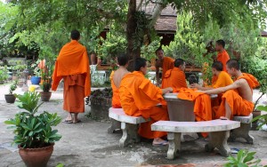 2009-08-23 (monjos Luang Prabang 2)