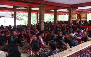 2013-08-06 (Toraja dones)                 