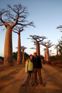 2017-08-03 (David i Eli a l'avinguda dels baobabs)